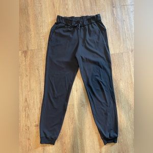 Lululemon joggers Size 4 Quick Dry fabric Black